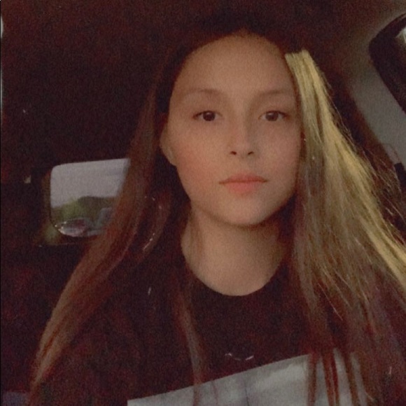 Meet your Posher, Gaby - Picture 3 of 5